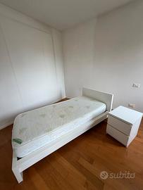 Letto con materasso 90x200 piu" comodino bianco