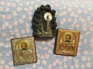 Due icone in argento e statuina di Lourdes