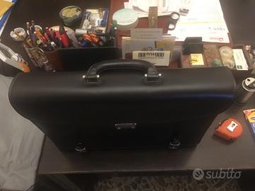 Borsa in pelle color Nero S. Babila Milano