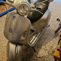 Vespa 125 cc grigia