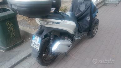 piaggio MP3 300