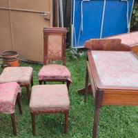 Scrittoio e toilette 