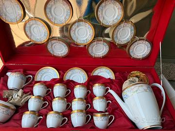 Elegante servizio da tè e caffè in porcellana