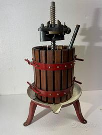 Torchio manuale per vino