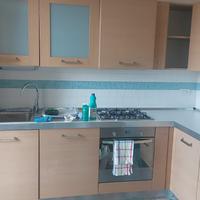 Cucina completa di forno e lavastoviglie