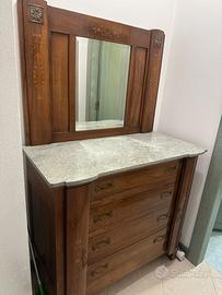 Cassettiera in legno con ripamo in marmo