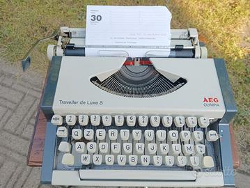 Macchina da scrivere vintage AEG Olympia anni 70  
