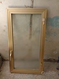 finestra in alluminio anodizzato  colore oro