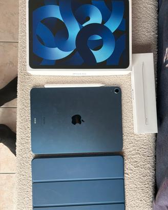 Ipad Air M1 Blu 64 GB con accessori