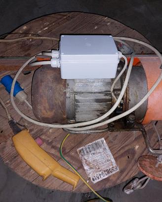 Paranco elettrico a bandiera