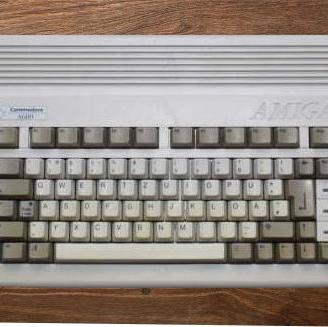 Amiga 600 per veri amatori con Giochi e Programmi