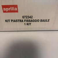 Kit piastra fissaggio baule scarabeo ie Aprilia