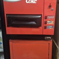 Distributore Coca Cola lattine