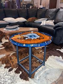 TAVOLINO BASSO IN RESINA E LEGNO