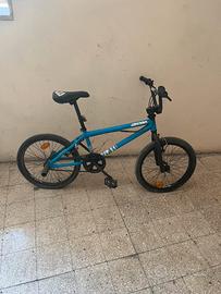 Bicicletta bmx blu