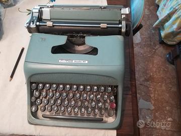 Macchina da scrivere Olivetti Studio 44