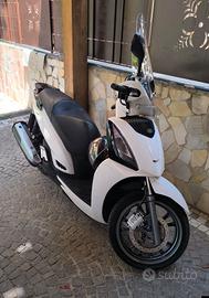 Kymco people 300 GTI ABS.
