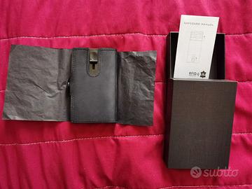 portafoglio in pelle nera (nuovo,mai usato)