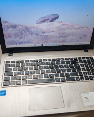 Notebook ASUS X540M 15.6".