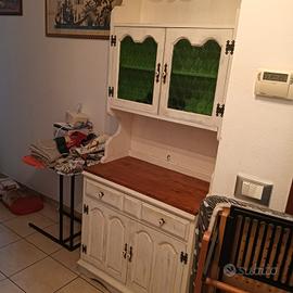 Credenza shabby chic con vetri originali