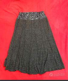 Gonna grigia nuova lunga e morbida
