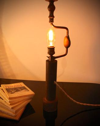 Lampada da tavolo antico trapano a mano