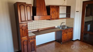 Cucina in legno massello