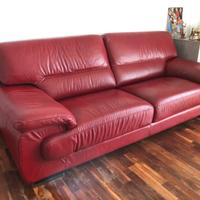 Divano rosso in pelle