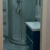 Box doccia angolare con miscelatore compreso