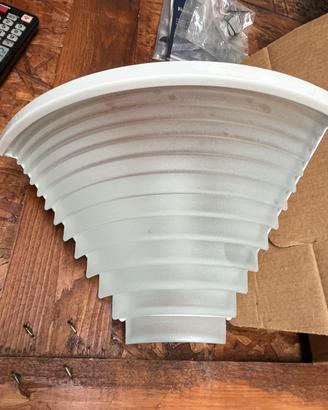 Lampada Artemide ad angolo