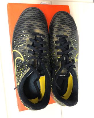 122 - Scarpe da calcio NIKE n.38 1/2