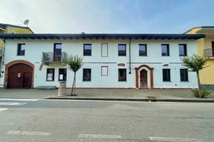 Villa di 293 m² con più di 5 locali a Casalvolone