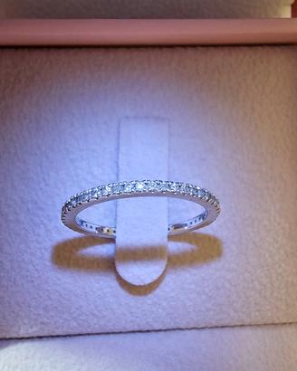 anello con diamanti 