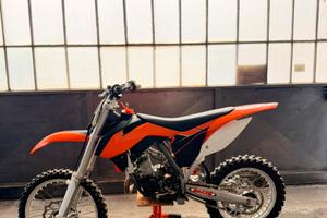 KTM SX 85 2T – Moto da cross, pronta da usare