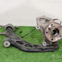 BMW F46 Mozzo fusello anteriore sinistro | 23848