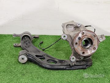 BMW F46 Mozzo fusello anteriore sinistro | 23848