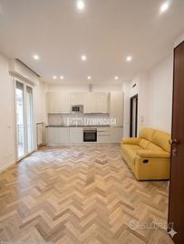 Bilocale ristrutturato con balcone in zona strateg