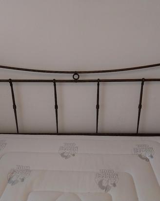 letto ferro battuto con rete a doghe