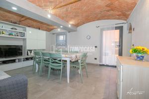 Porzione di casa su più livelli