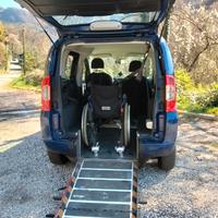 Fiat Qubo adattato per trasporto disabili