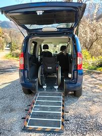 Fiat Qubo adattato per trasporto disabili