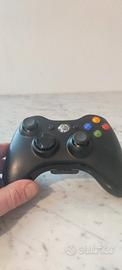 Joypad Xbox 360 nero con batteria bianca