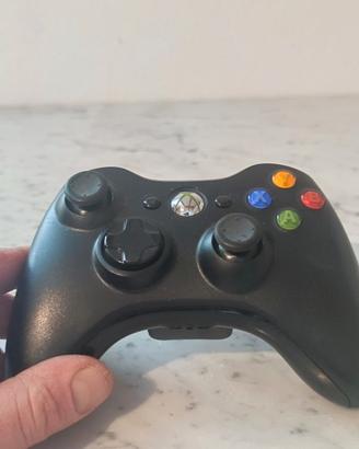 Joypad Xbox 360 nero con batteria bianca