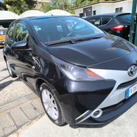 Toyota Aygo 1.0 VVT-i 69 CV 5 porte x-black TSS