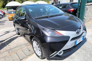 Toyota Aygo 1.0 VVT-i 69 CV 5 porte x-black TSS