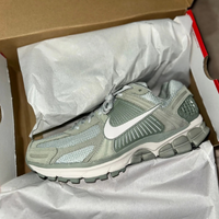 Nike Vomero 5 Jade  EU 41