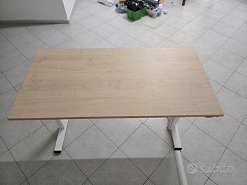 Scrivania ergonomica regolabile in altezza 