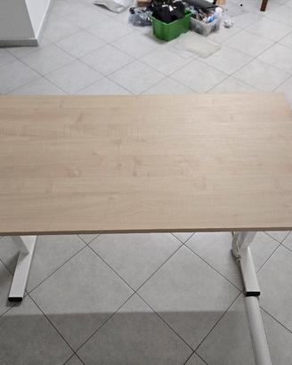 Scrivania ergonomica regolabile in altezza 
