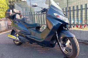 Suzuki Burgman 400 cc.