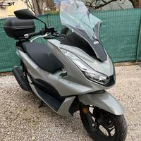 Honda PCX 125 anno 2023 13000 km in garanzia 2029
